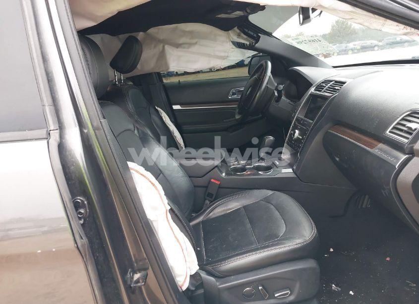 Photo 5 of 2018 Ford Explorer LIMITED (VIN 1FM5K8F81JGB45225)