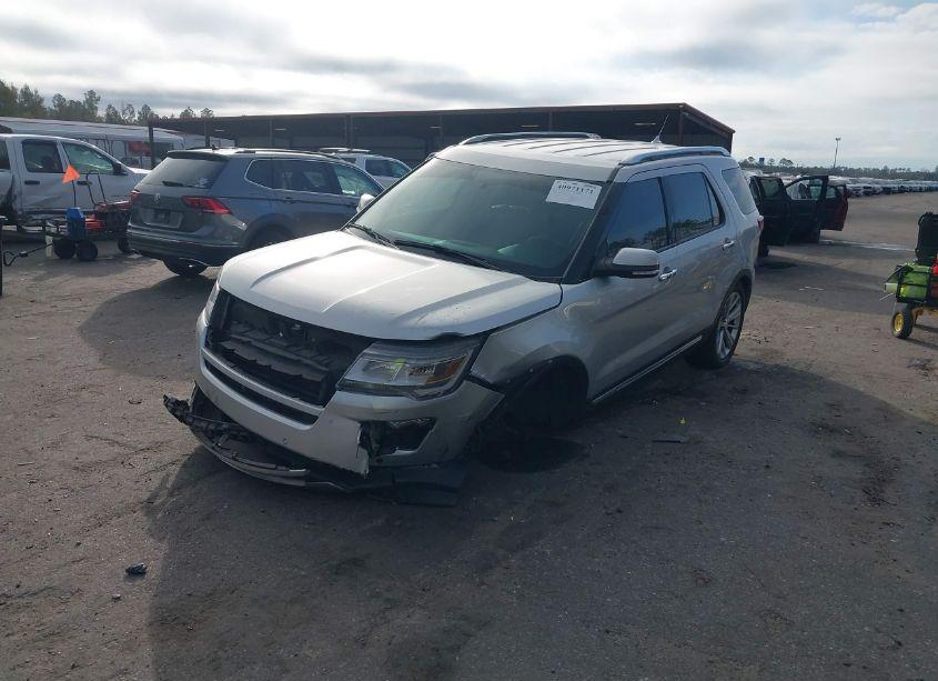 Photo 2 of 2019 Ford Explorer LIMITED (VIN 1FM5K8F82KGB17323)