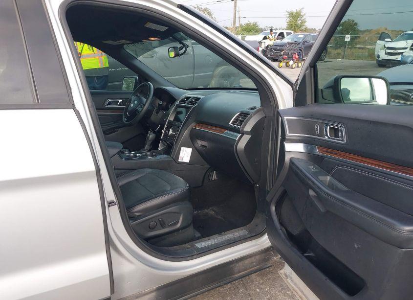 Photo 5 of 2019 Ford Explorer LIMITED (VIN 1FM5K8F82KGB17323)