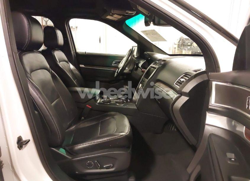 Photo 5 of 2016 Ford Explorer LIMITED (VIN 1FM5K8F84GGB10834)