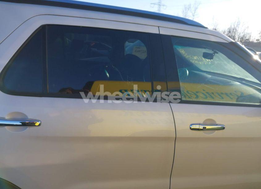 Photo 13 of 2016 Ford Explorer LIMITED (VIN 1FM5K8F88GGB16765)