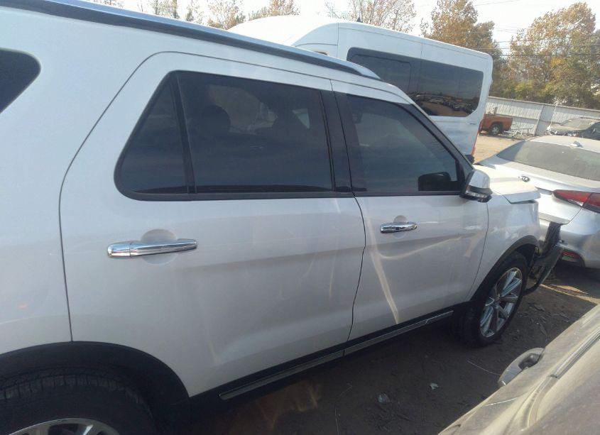 Photo 13 of 2016 Ford Explorer LIMITED (VIN 1FM5K8F89GGB10666)