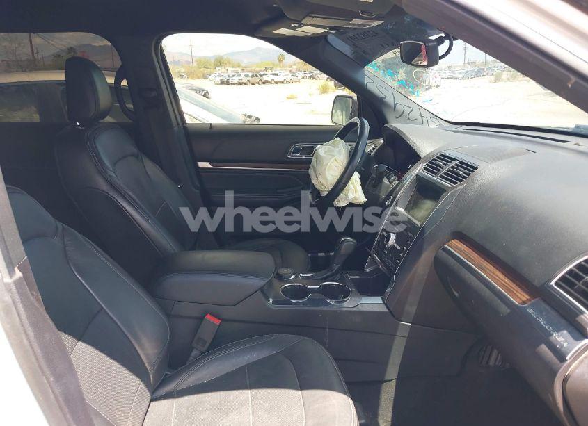 Photo 5 of 2019 Ford Explorer LIMITED (VIN 1FM5K8F89KGB42932)