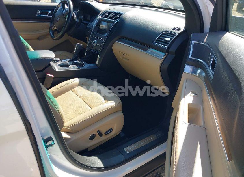 Photo 5 of 2017 Ford Explorer LIMITED (VIN 1FM5K8FH4HGB51787)