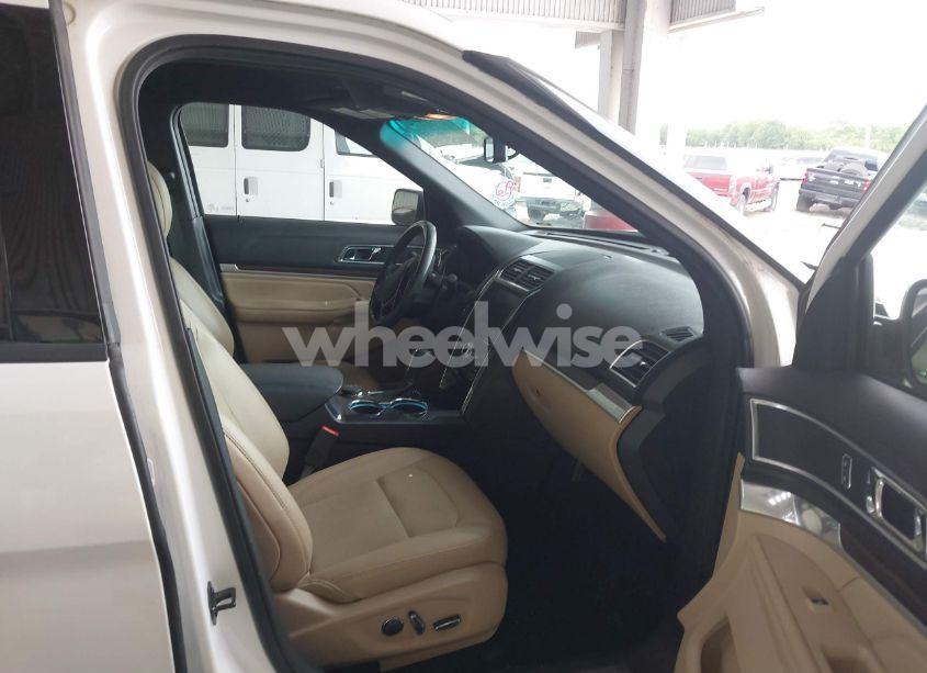 Photo 5 of 2016 Ford Explorer LIMITED (VIN 1FM5K8FH7GGC39148)