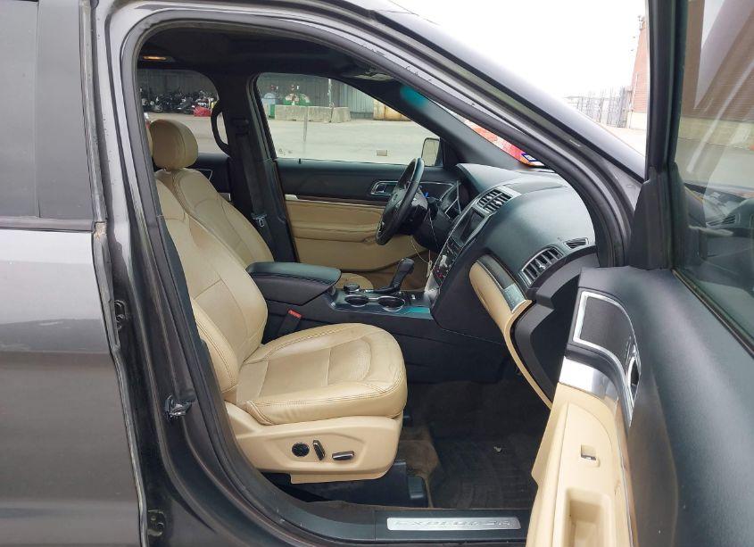 Photo 5 of 2016 Ford Explorer LIMITED (VIN 1FM5K8FH8GGB94110)