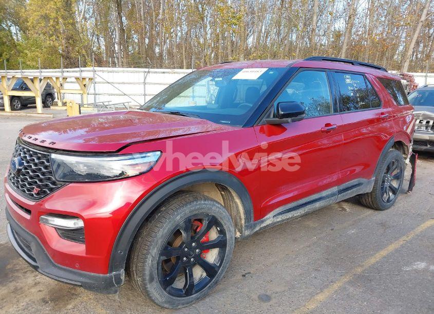 Photo 2 of 2022 Ford Explorer ST (VIN 1FM5K8GC0NGA60062)