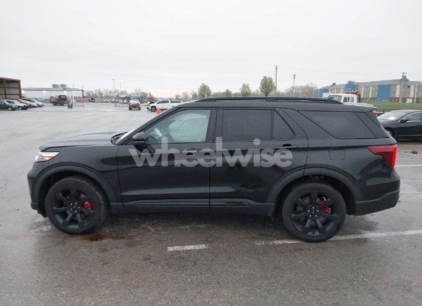 Photo 13 of 2022 Ford Explorer ST (VIN 1FM5K8GC1NGA02610)