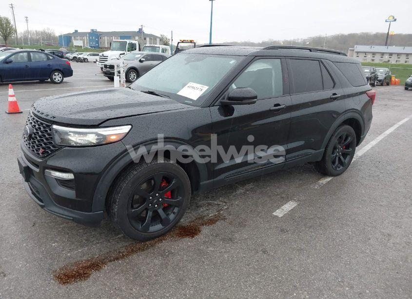 Photo 2 of 2022 Ford Explorer ST (VIN 1FM5K8GC1NGA02610)