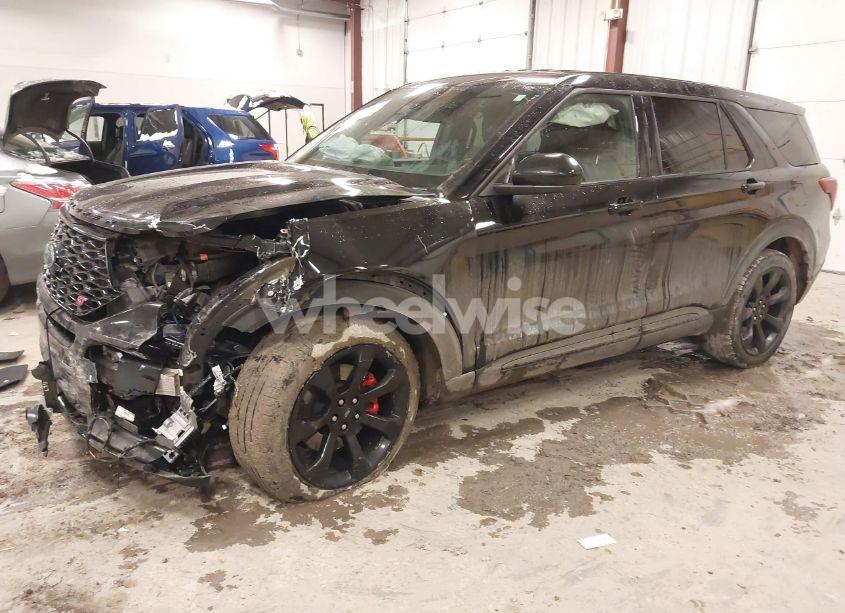 Photo 2 of 2022 Ford Explorer ST (VIN 1FM5K8GC1NGA84421)