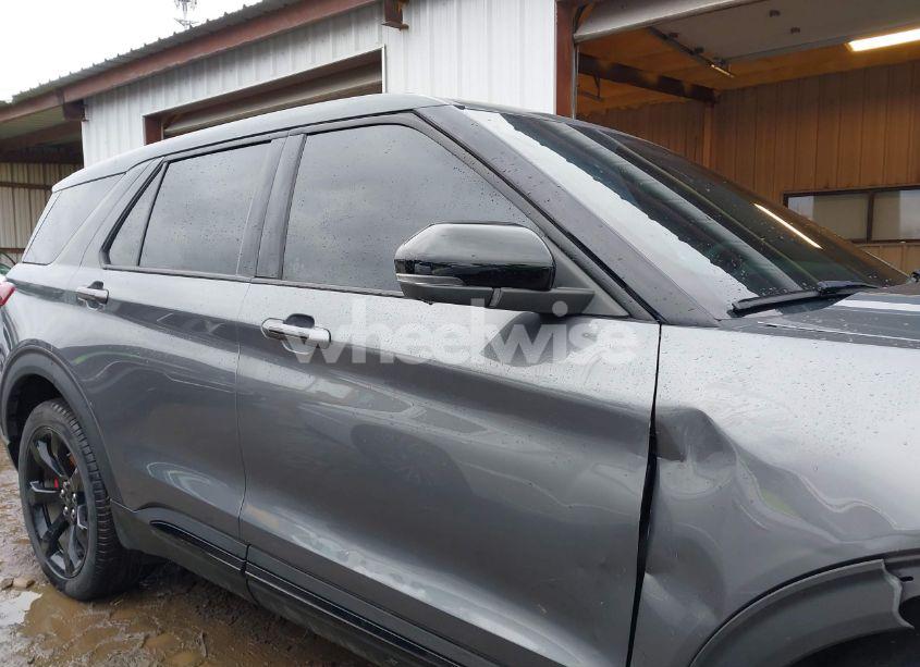 Photo 13 of 2021 Ford Explorer ST (VIN 1FM5K8GC3MGB30331)