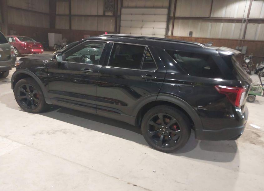Photo 3 of 2022 Ford Explorer ST (VIN 1FM5K8GC3NGC04249)