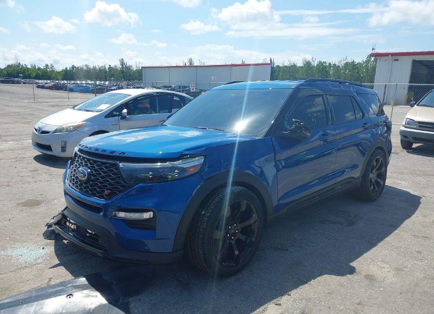 Photo 2 of 2020 Ford Explorer ST (VIN 1FM5K8GC4LGD20136)
