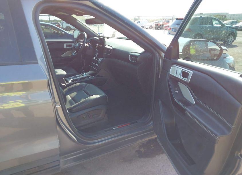 Photo 5 of 2022 Ford Explorer ST (VIN 1FM5K8GC4NGA72652)