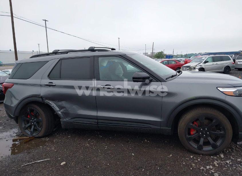 Photo 13 of 2021 Ford Explorer ST (VIN 1FM5K8GC5MGC12741)