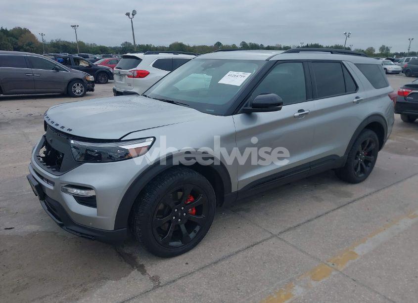 Photo 2 of 2024 Ford Explorer ST (VIN 1FM5K8GC5RGA15236)