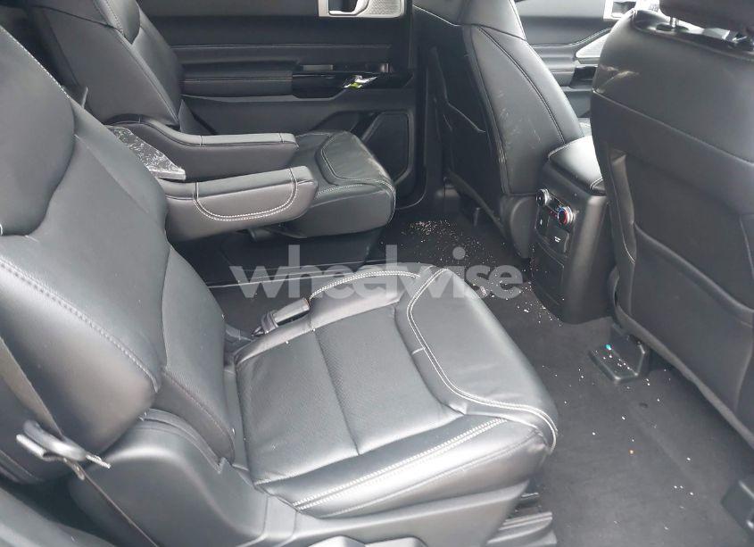 Photo 8 of 2024 Ford Explorer ST (VIN 1FM5K8GC5RGA15236)