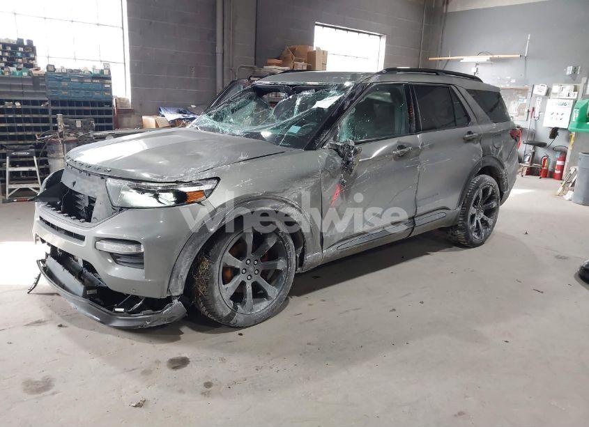 Photo 2 of 2020 Ford Explorer ST (VIN 1FM5K8GC8LGB03639)