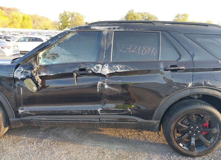 Photo 14 of 2022 Ford Explorer ST (VIN 1FM5K8GC8NGB09668)
