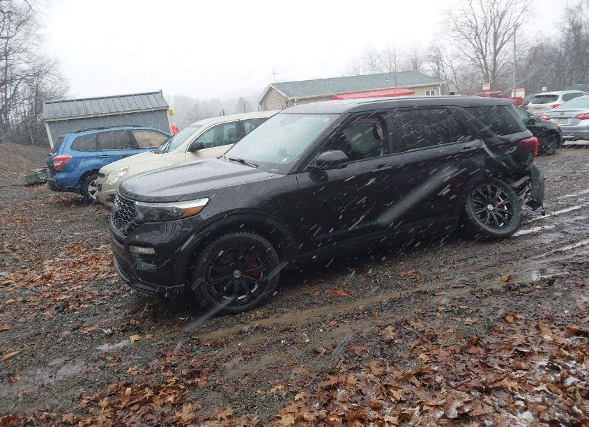 Photo 2 of 2022 Ford Explorer ST (VIN 1FM5K8GC8NGB12179)