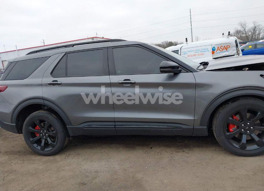 Photo 14 of 2023 Ford Explorer ST (VIN 1FM5K8GC9PGB30788)