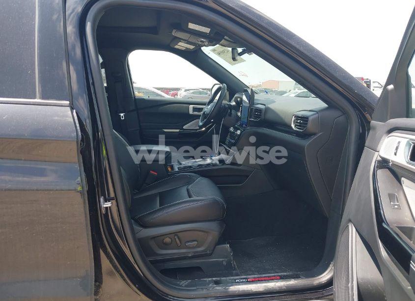 Photo 5 of 2022 Ford Explorer ST (VIN 1FM5K8GCXNGC49592)