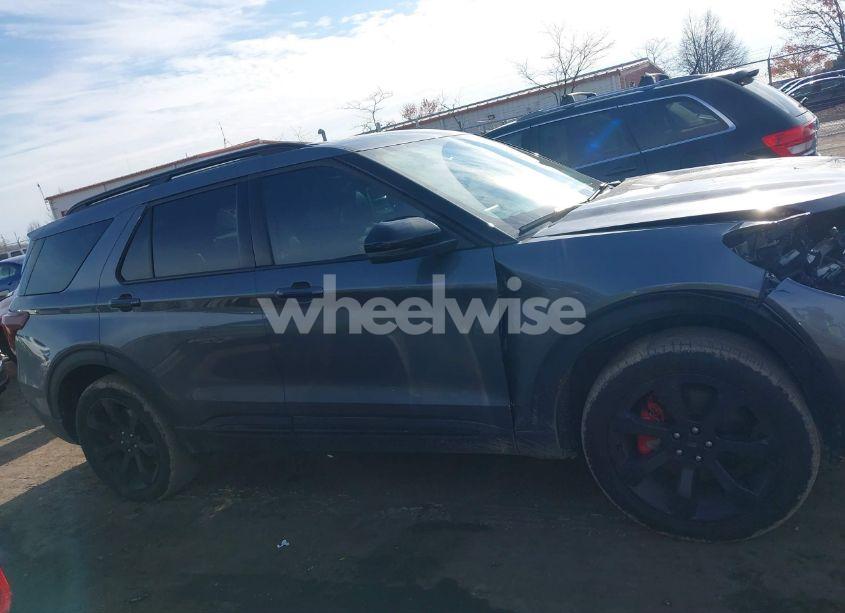 Photo 13 of 2023 Ford Explorer ST (VIN 1FM5K8GCXPGC36957)