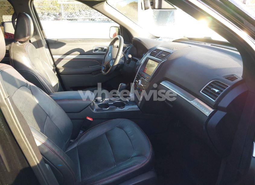 Photo 5 of 2018 Ford Explorer SPORT (VIN 1FM5K8GT1JGB03382)