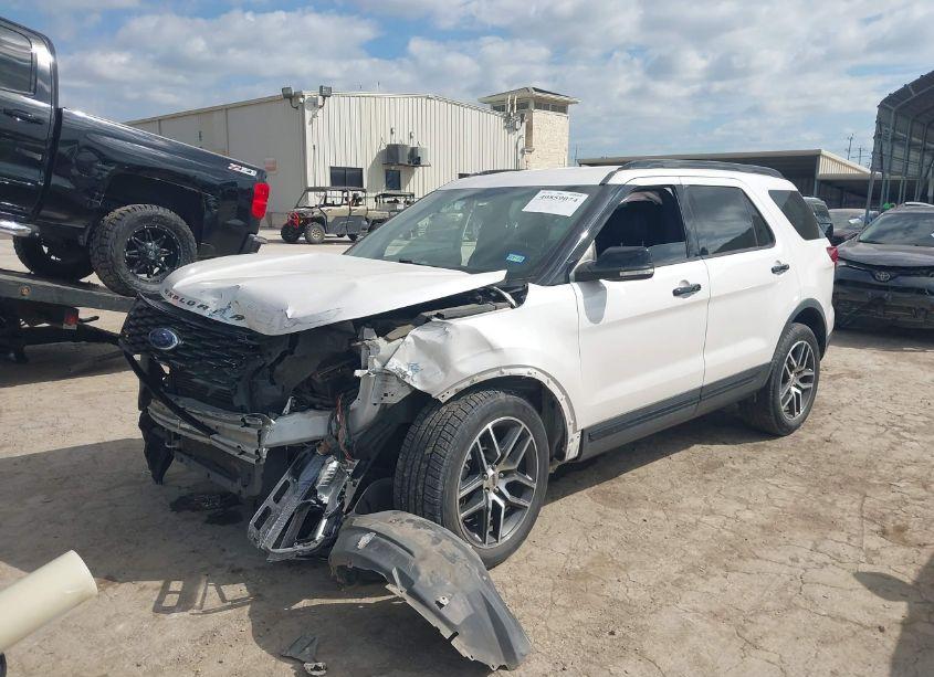 Photo 2 of 2018 Ford Explorer SPORT (VIN 1FM5K8GT1JGB64831)