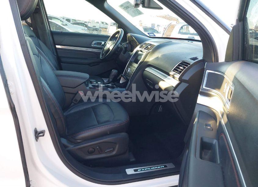 Photo 5 of 2019 Ford Explorer SPORT (VIN 1FM5K8GT1KGA71955)