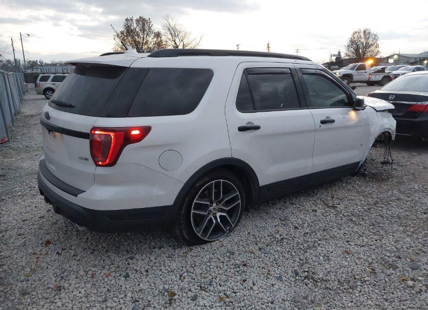 Photo 4 of 2018 Ford Explorer SPORT (VIN 1FM5K8GT3JGA77495)