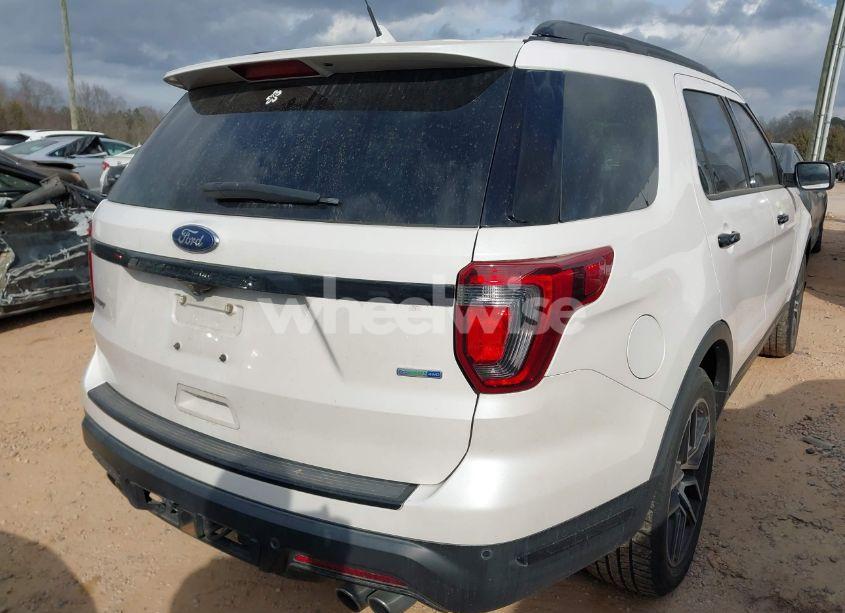 Photo 4 of 2018 Ford Explorer SPORT (VIN 1FM5K8GT3JGC02690)