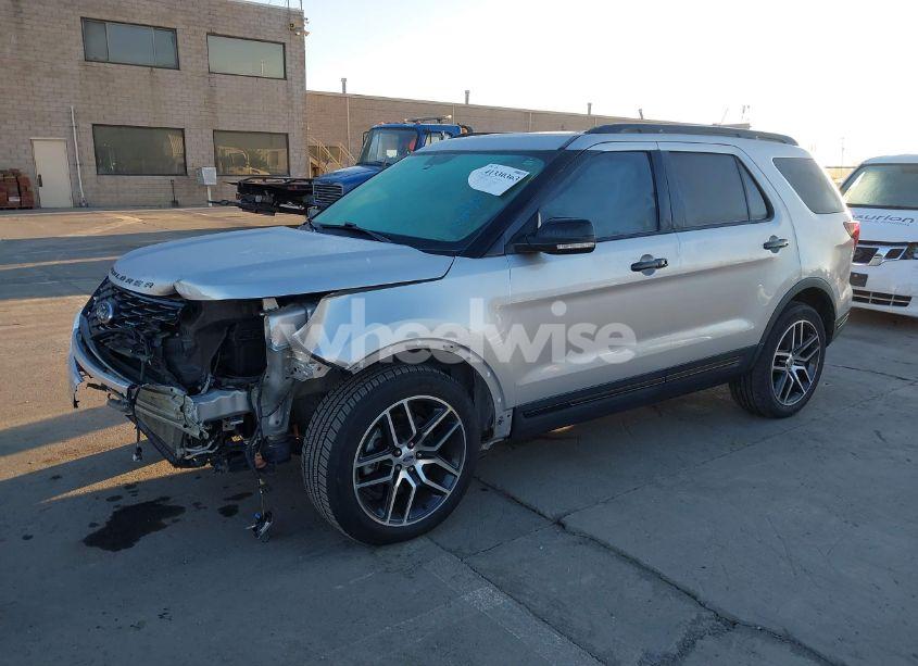 Photo 2 of 2019 Ford Explorer SPORT (VIN 1FM5K8GT4KGB12739)