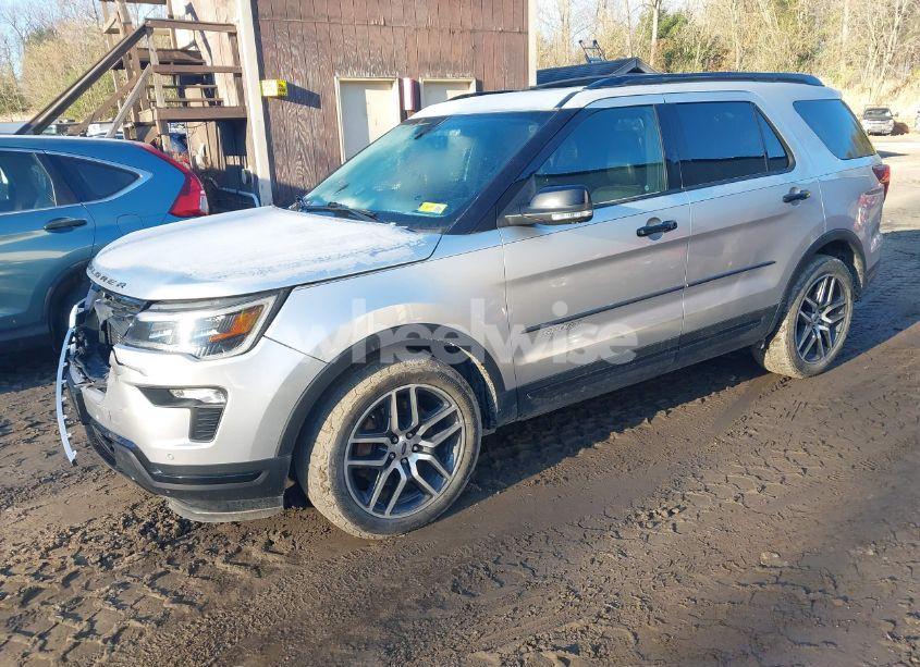 Photo 2 of 2018 Ford Explorer SPORT (VIN 1FM5K8GT6JGA50257)