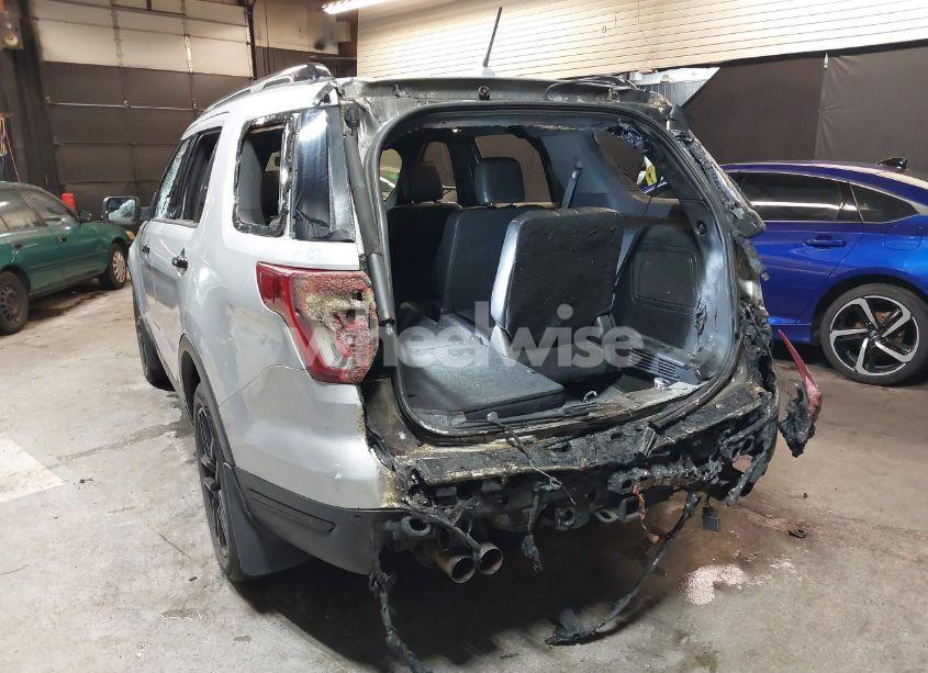 Photo 3 of 2018 Ford Explorer SPORT (VIN 1FM5K8GT8JGC96386)