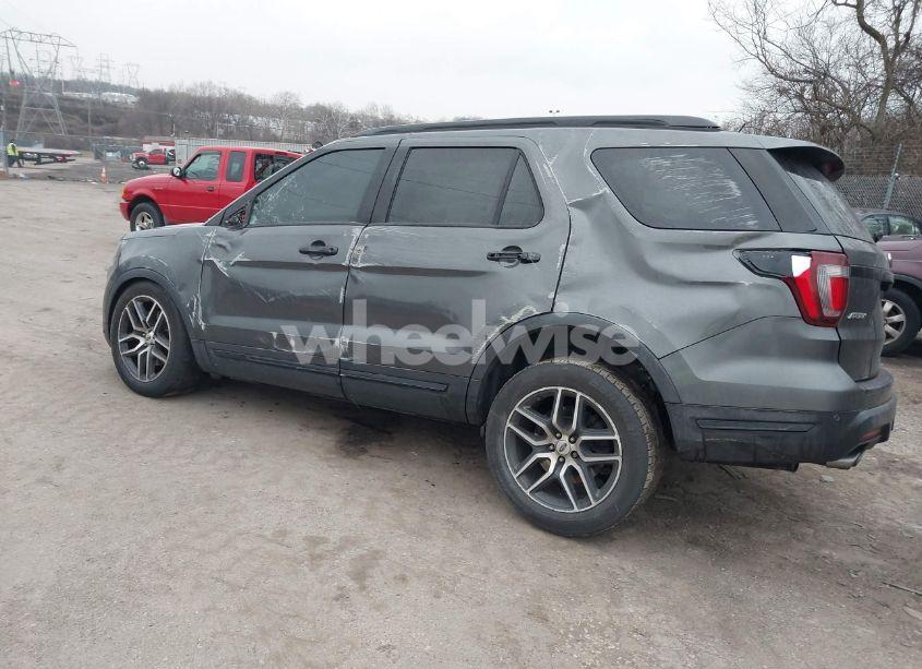 Photo 3 of 2018 Ford Explorer SPORT (VIN 1FM5K8GTXJGC50350)