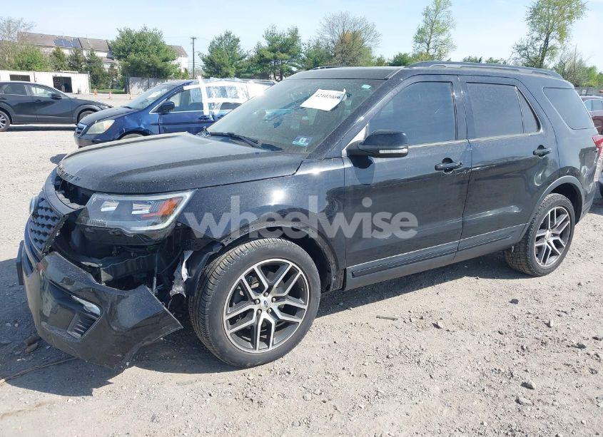 Photo 2 of 2019 Ford Explorer SPORT (VIN 1FM5K8GTXKGB33417)