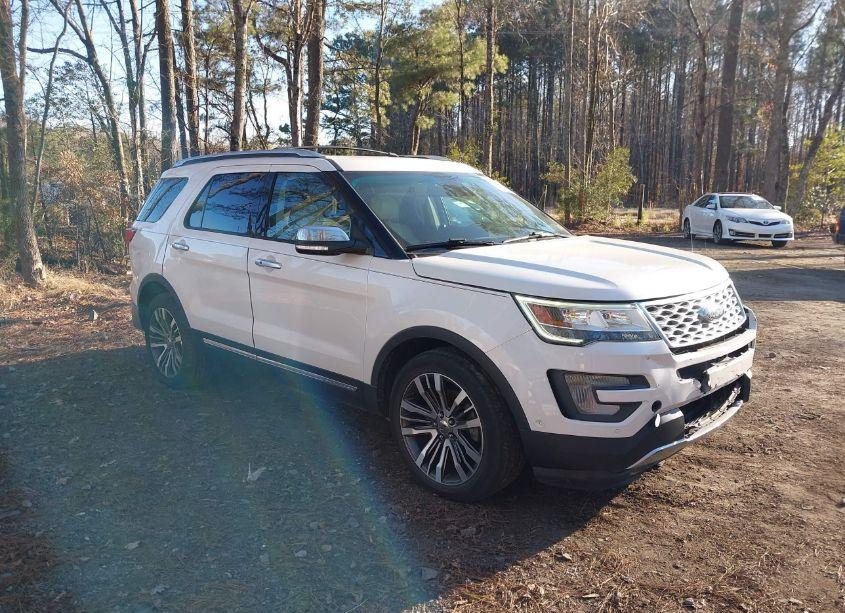 2017 Ford Explorer PLATINUM (VIN 1FM5K8HT0HGA32135) main photo