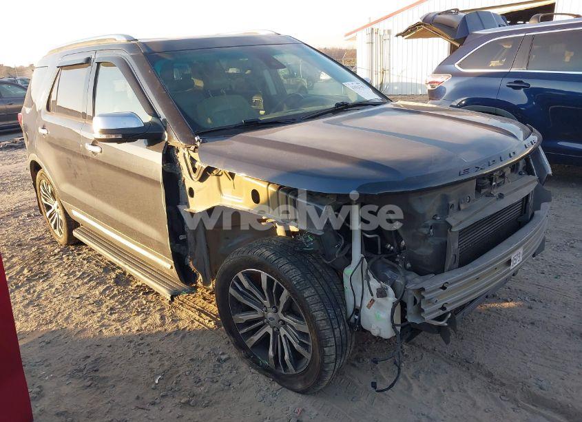2017 Ford Explorer PLATINUM (VIN 1FM5K8HT0HGB18979) main photo