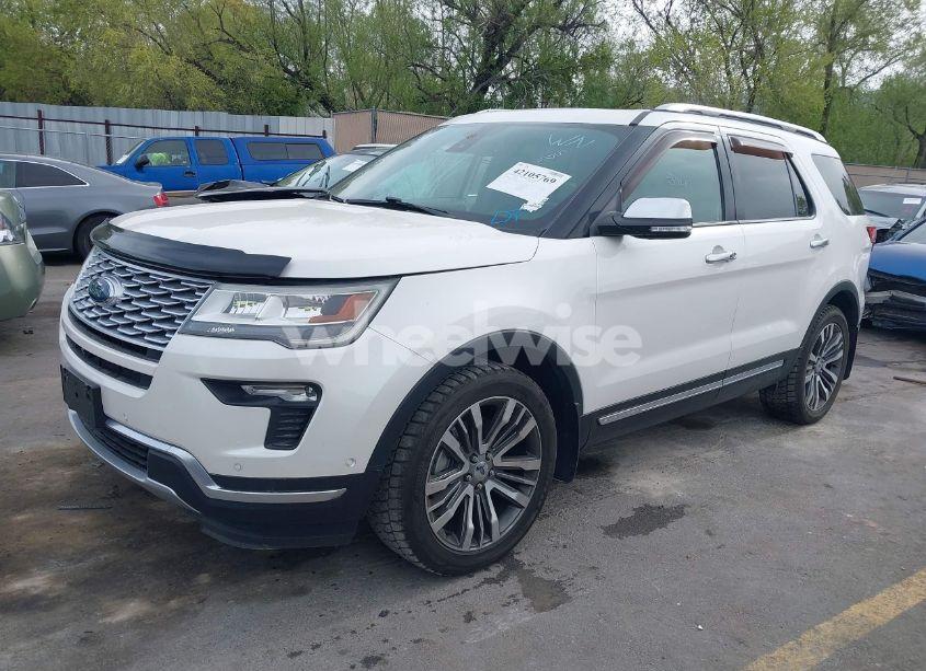 Photo 2 of 2018 Ford Explorer PLATINUM (VIN 1FM5K8HT1JGA62332)