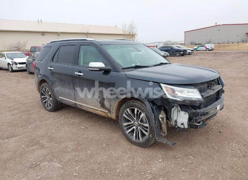 2017 Ford Explorer PLATINUM (VIN 1FM5K8HT2HGC13978) main photo