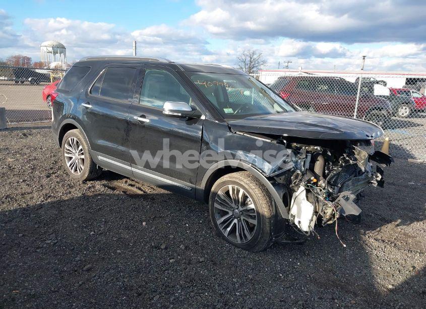 2017 Ford Explorer PLATINUM (VIN 1FM5K8HT2HGD61631) main photo