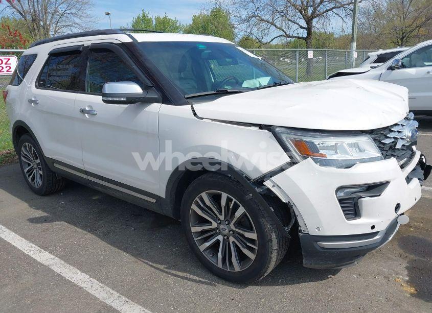 2018 Ford Explorer PLATINUM (VIN 1FM5K8HT2JGA33552) main photo