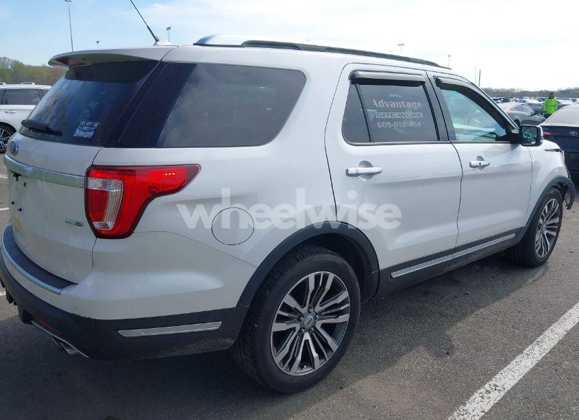 Photo 4 of 2018 Ford Explorer PLATINUM (VIN 1FM5K8HT2JGA33552)
