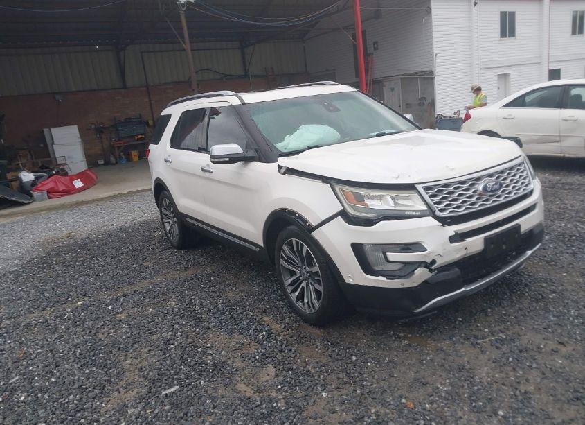 2016 Ford Explorer PLATINUM (VIN 1FM5K8HT3GGC65893) main photo