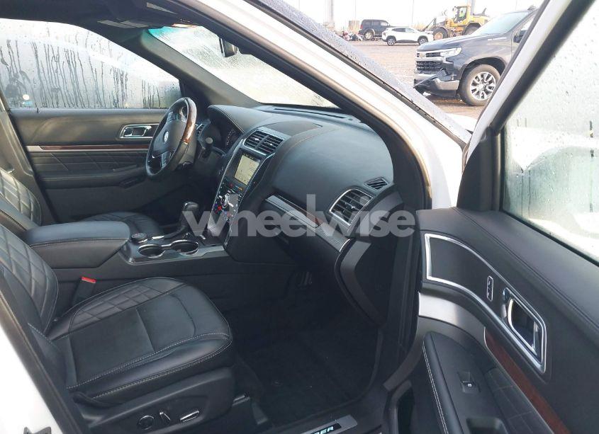 Photo 5 of 2017 Ford Explorer PLATINUM (VIN 1FM5K8HT4HGA57815)