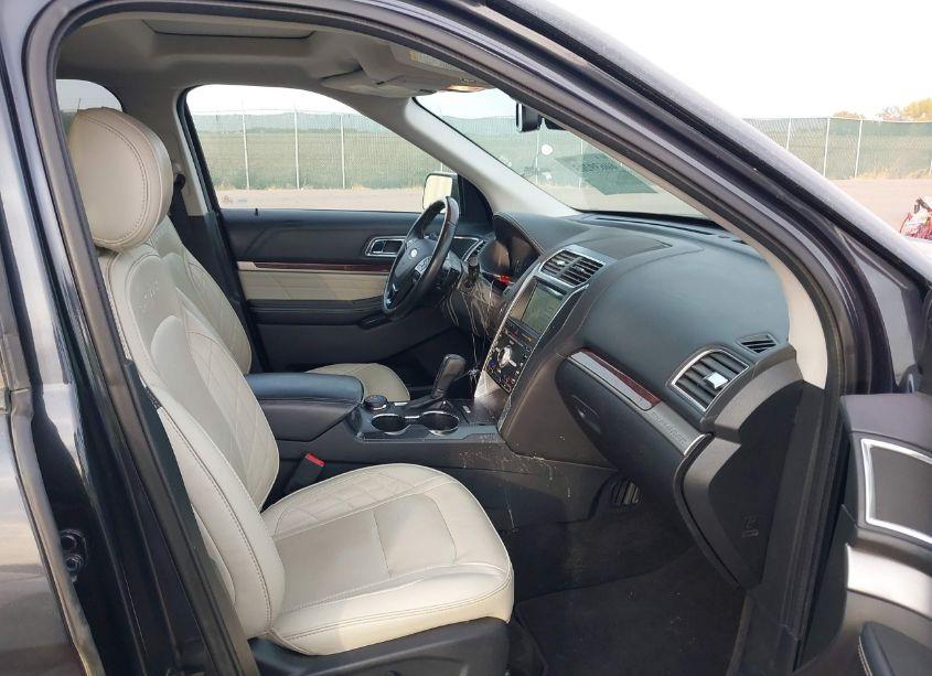 Photo 5 of 2017 Ford Explorer PLATINUM (VIN 1FM5K8HT4HGD02970)