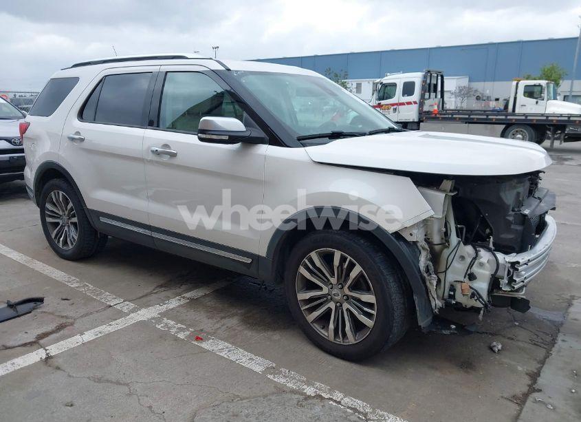 2018 Ford Explorer PLATINUM (VIN 1FM5K8HT7JGC00732) main photo