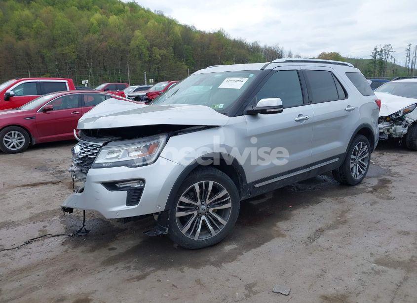 Photo 2 of 2019 Ford Explorer PLATINUM (VIN 1FM5K8HT7KGA06333)