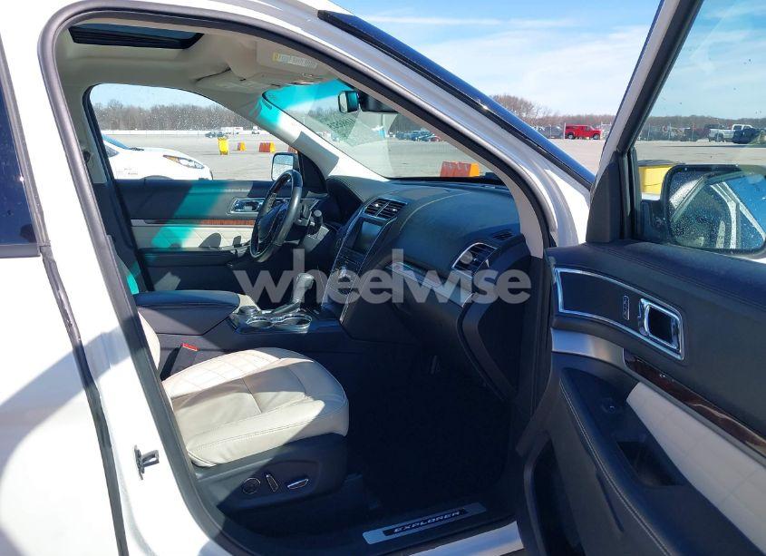 Photo 5 of 2016 Ford Explorer PLATINUM (VIN 1FM5K8HT8GGB71055)